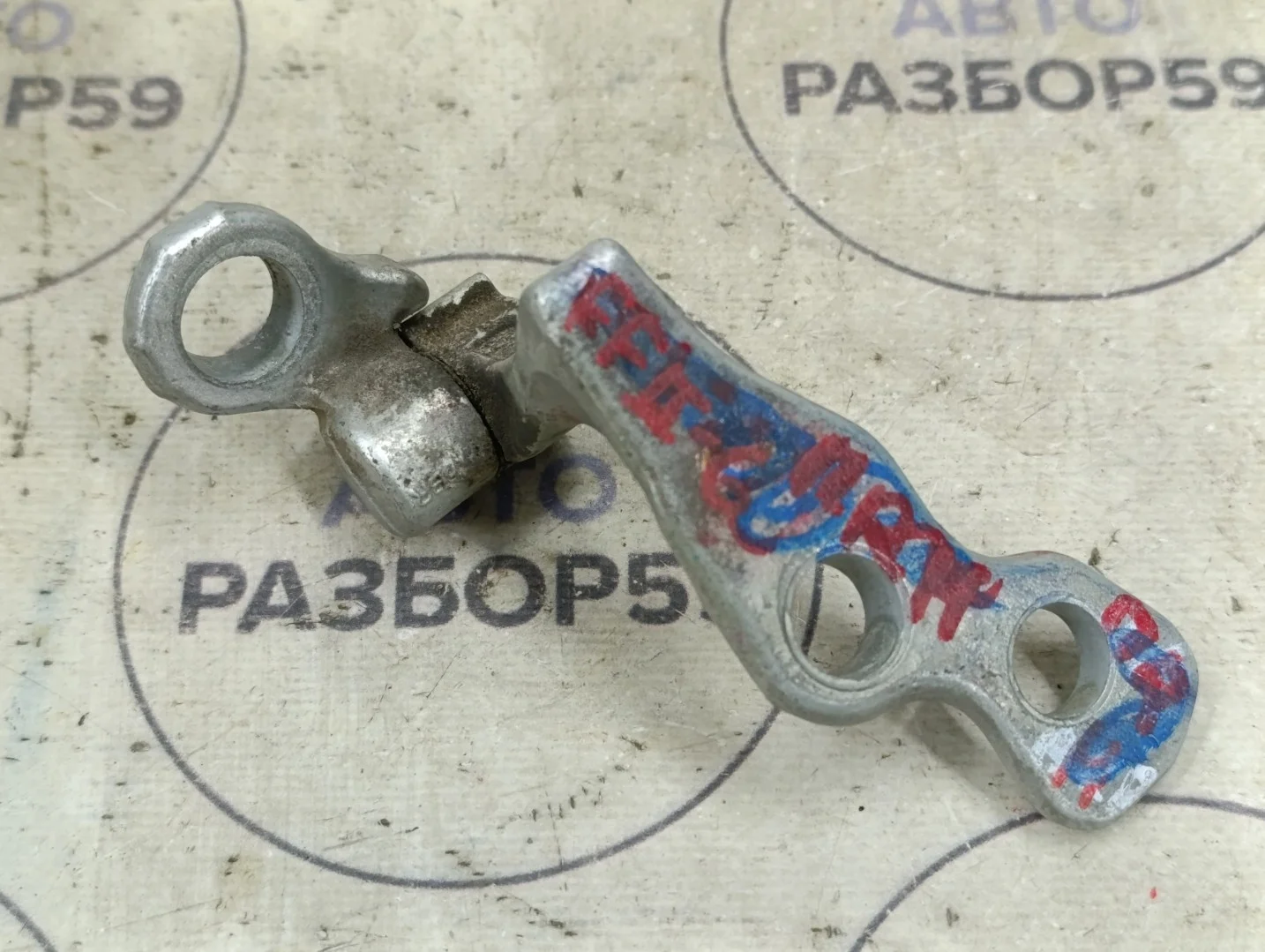 Петля двери Ford Focus 2
