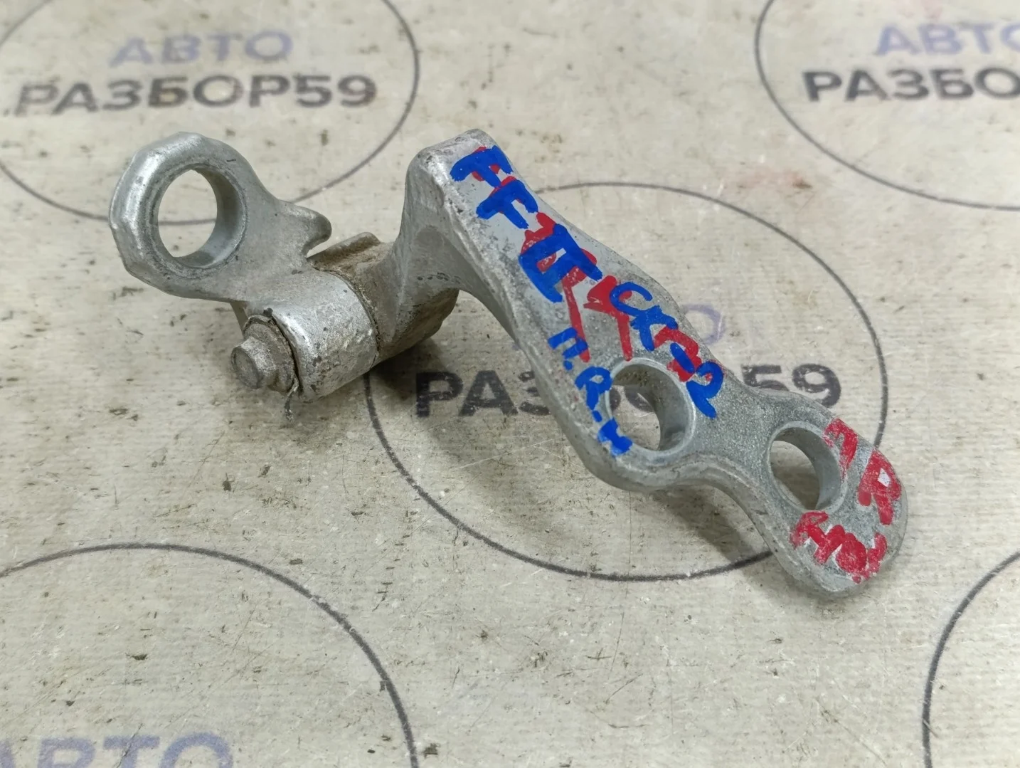 Петля двери Ford Focus 2