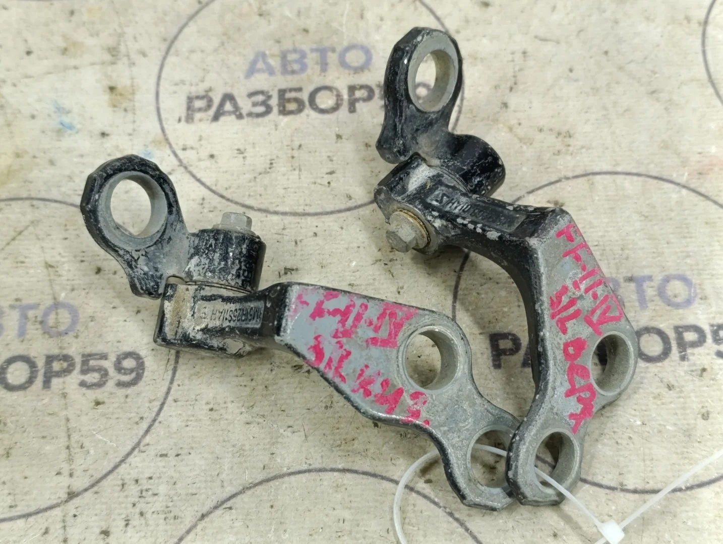 Петля двери Ford Focus 2