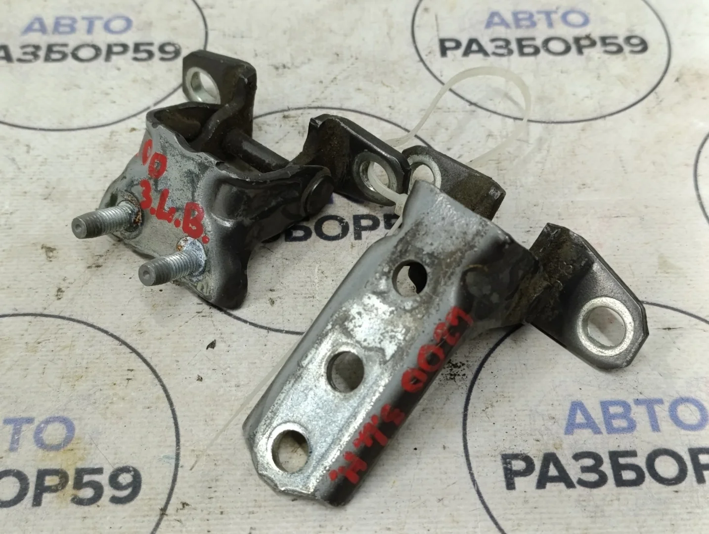 Петля двери Mitsubishi L200 KB