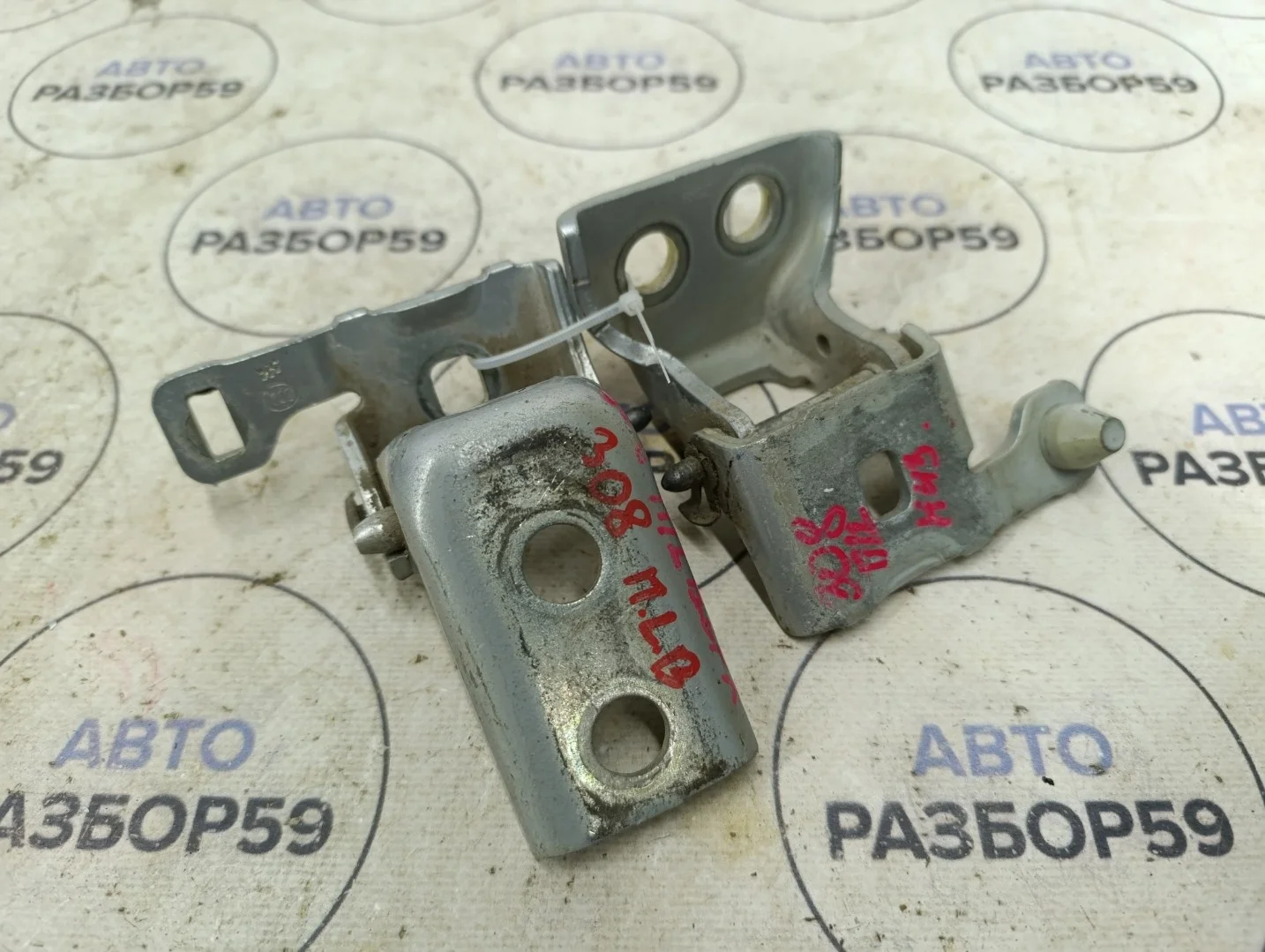 Петля двери Peugeot 308