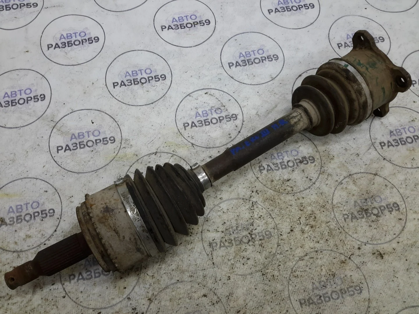 Привод передний правый Mitsubishi Pajero 3