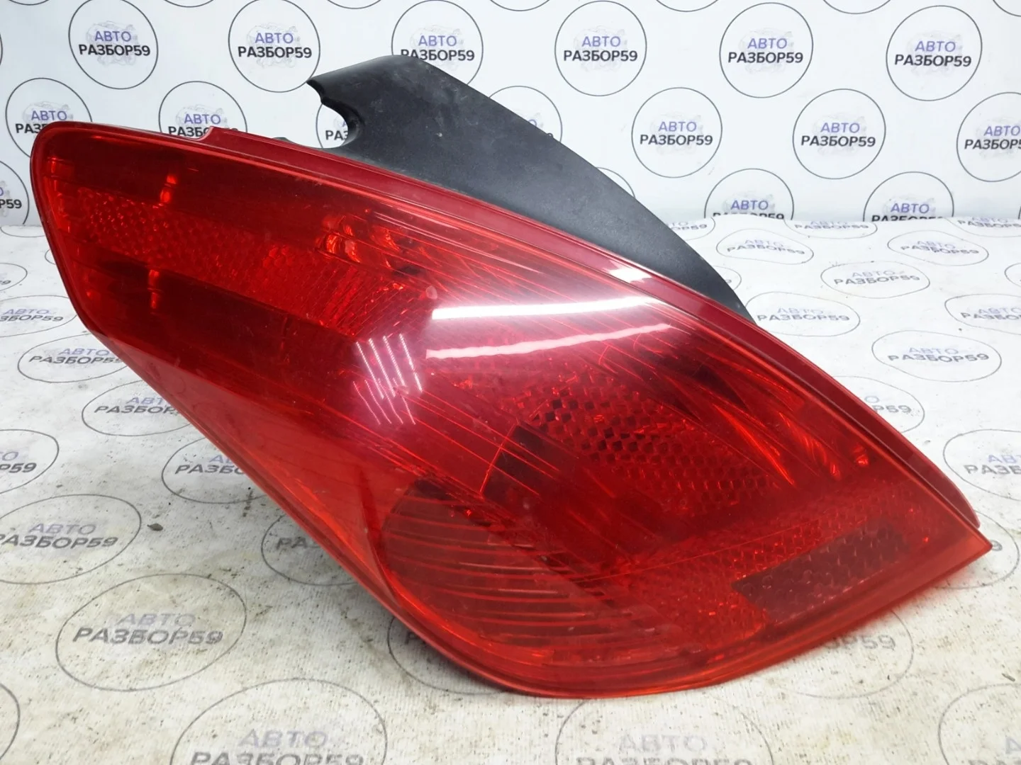 Фонарь левый Peugeot 308