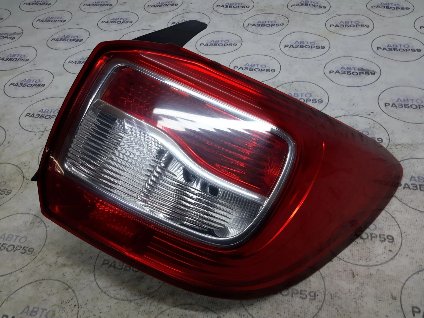 Фонарь правый Renault Logan 2
