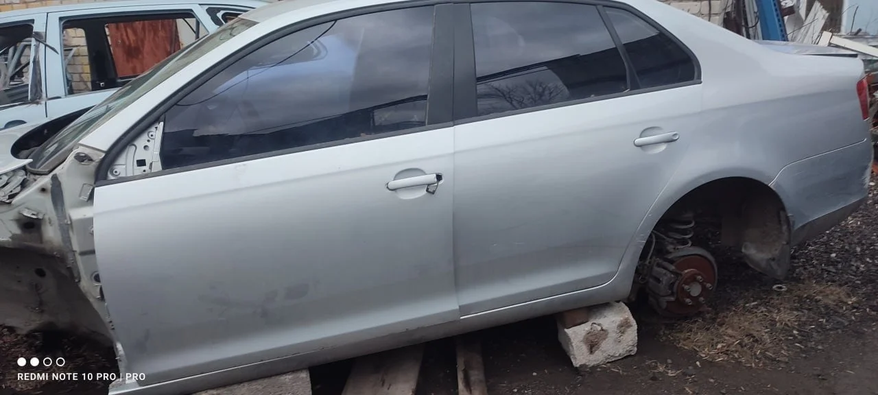 Дверь передняя левая Volkswagen Jetta 5 1K 2005-2010 1.6 (102Hp) (BSE) FWD MT