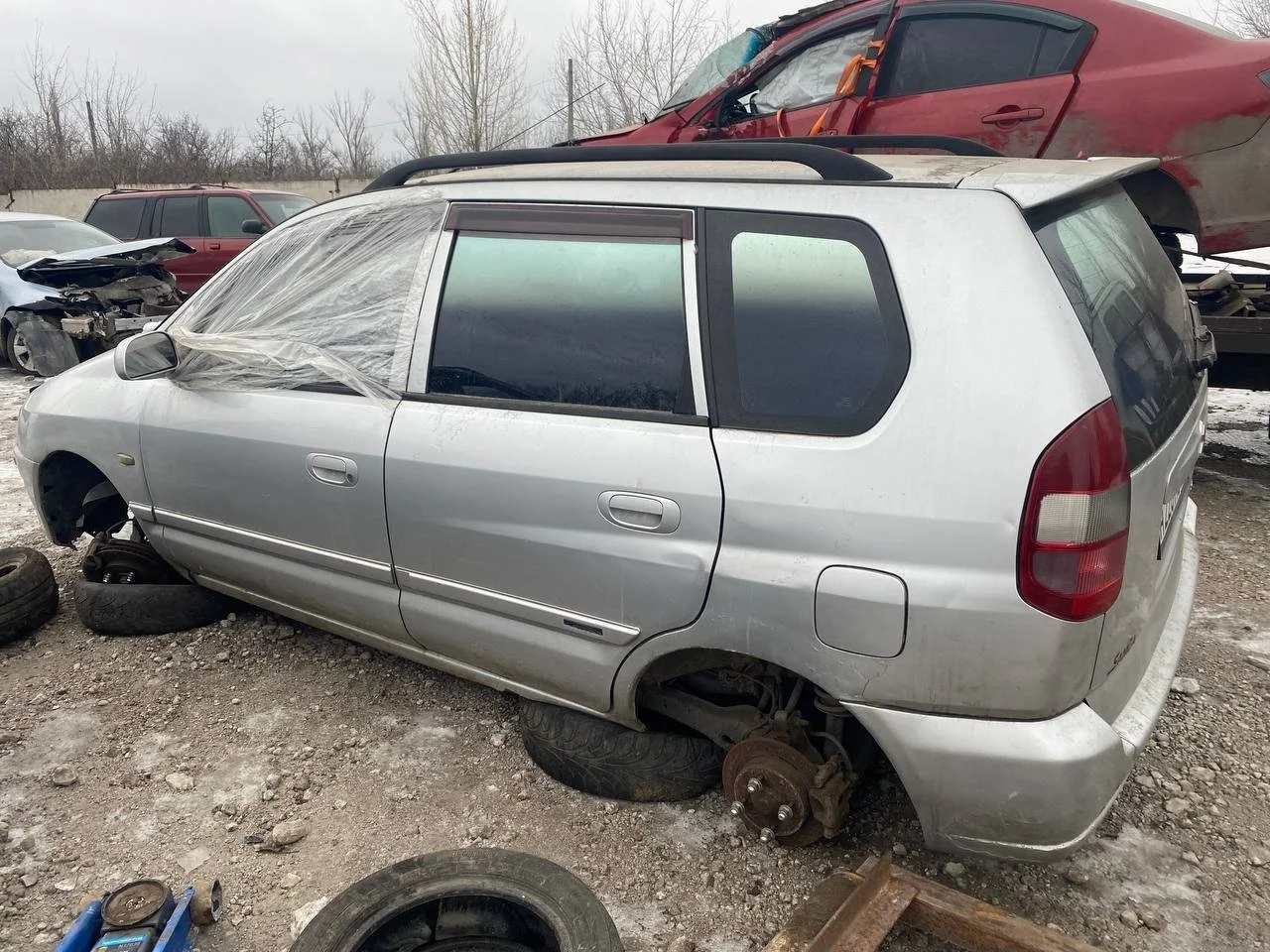 Кулак поворотный левый Mitsubishi Space Star DG 1998-2006 1.6 (98Hp) (4G18) FWD MT