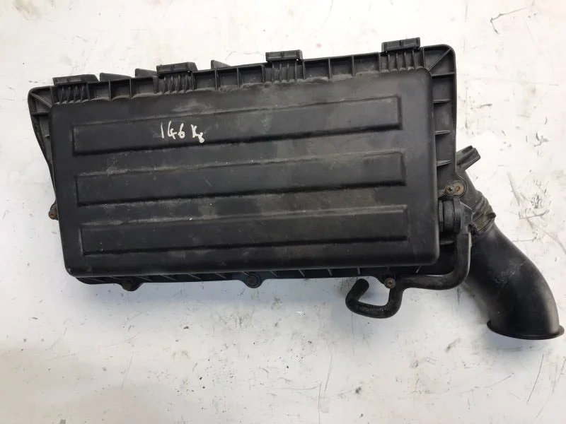 Корпус воздушного фильтра Volkswagen Golf Mk5 2003-2009