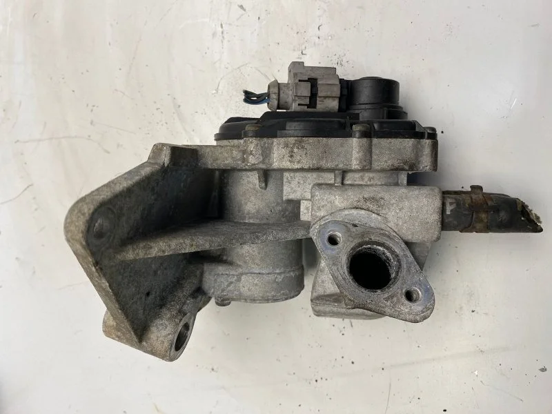 Клапан рециркуляции выхлопных газов egr Volkswagen Passat B6 2005-2010