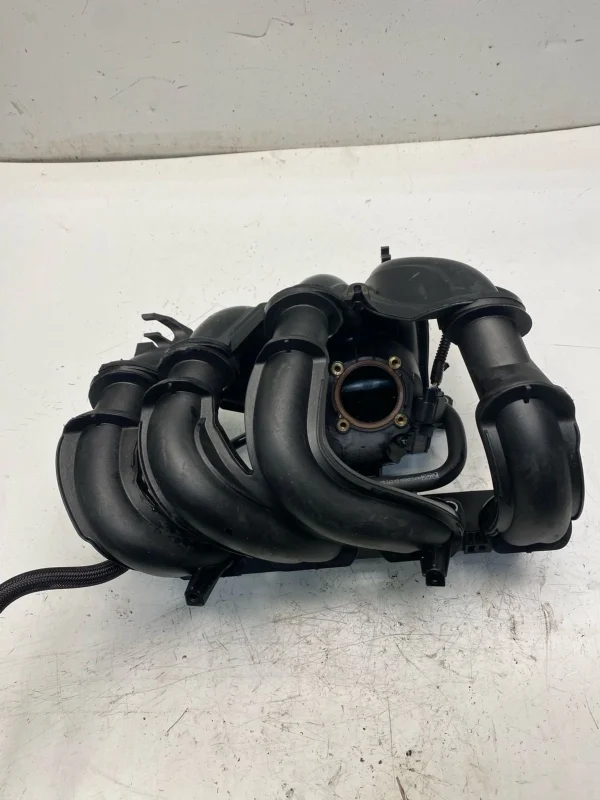 Коллектор впускной Ford C-MAX 2003-2010