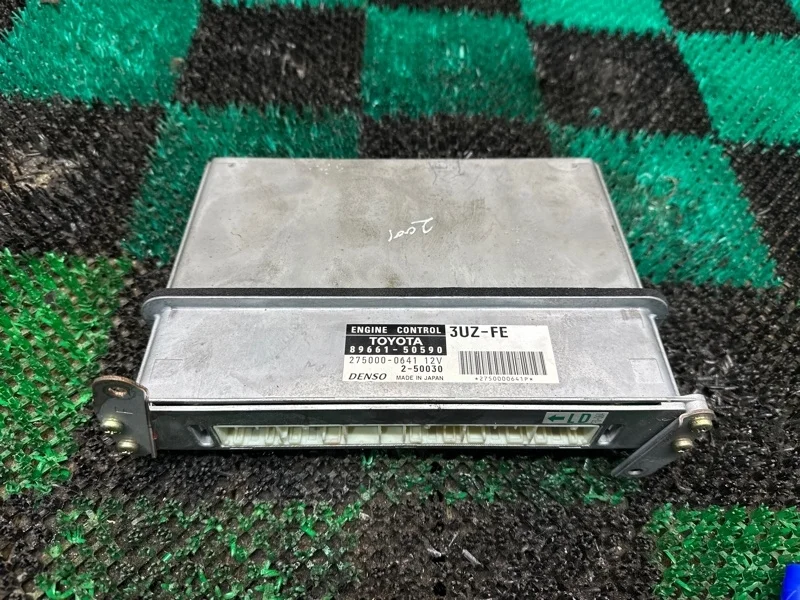 Блок управления двигателем Toyota CELSIOR 2000-2003