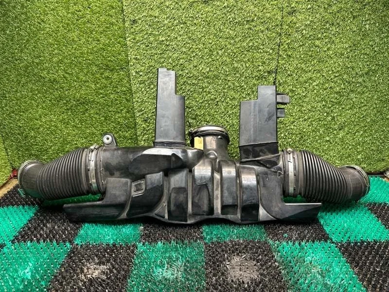 Патрубок впускного коллектора LAND ROVER RANGE 2010-2012 L322