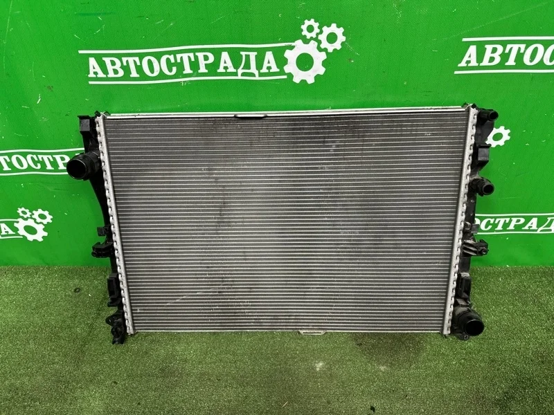 Радиатор двигателя Mercedes