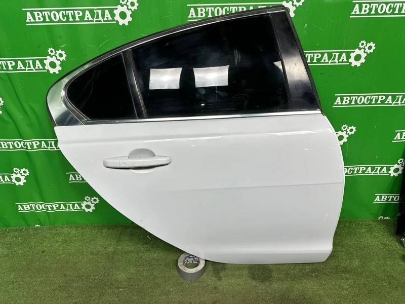 Дверь Jaguar XE 2015-2021