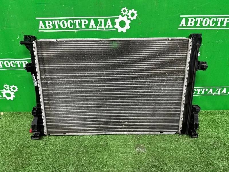 Радиатор двигателя Mercedes