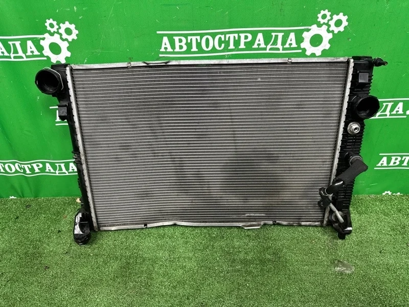 Радиатор двигателя Mercedes