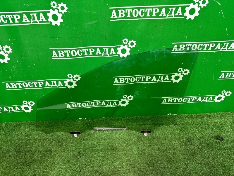 Стекло двери Toyota Rav 4 2012-2018