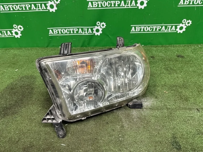 Фара Toyota SEQUOIA