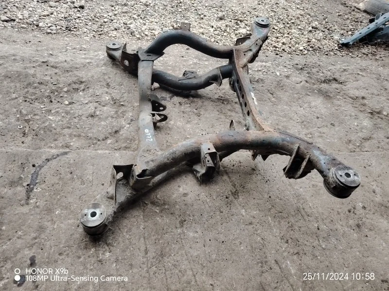 Подрамник задний Volkswagen Touareg BAC