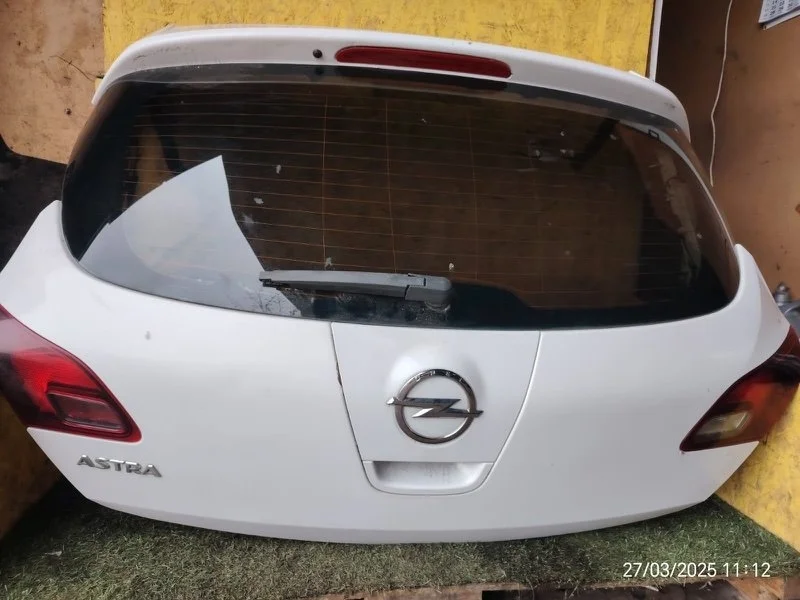Крышка багажника Opel Astra J A16XER 2012