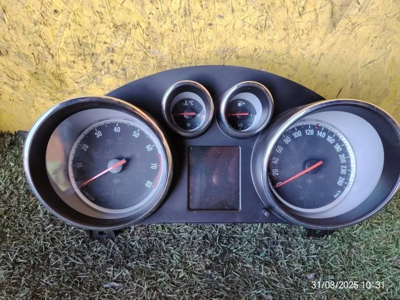 Панель приборов Opel Astra J A16XER 2012