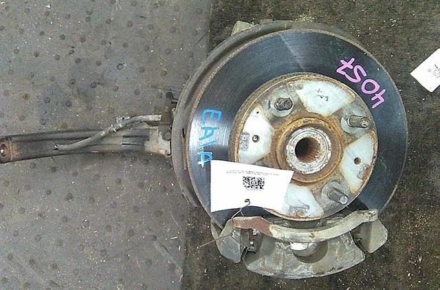 Кулак поворотный левый EA3W MITSUBISHI LEGNUM EA 1998-2002, GALANT ЕВРОПА EA 1997-2003