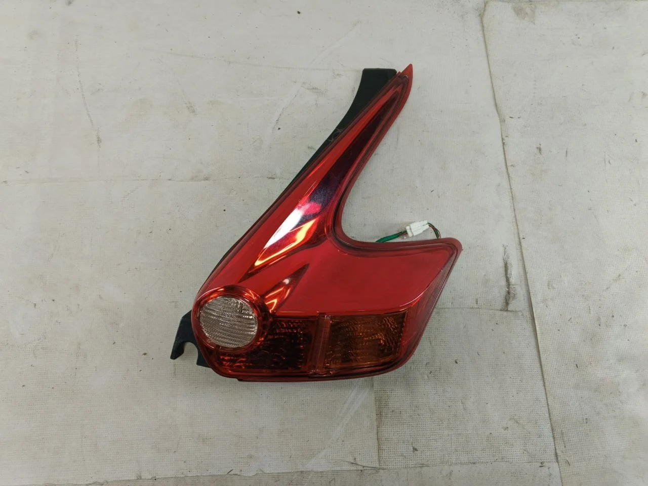 Фонарь задний правый NF15 NISSAN JUKE YF15 2010-2014