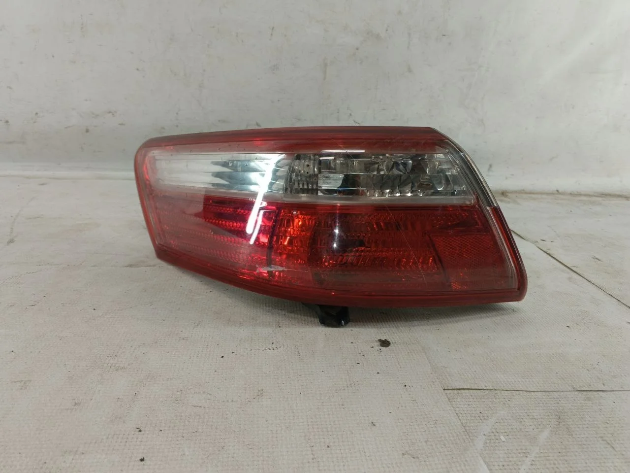 Фонарь задний левый внешний (дефект крепления) ACV40 TOYOTA CAMRY XV40 2006-2009, CAMRY XV40 2009-2011