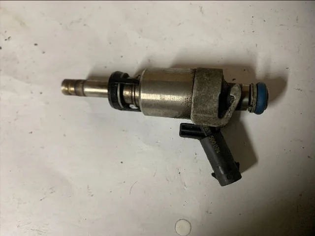 Форсунка топливная AUDI A5 8T 2007-2011, A4 B8 2011-2015, A4 B8 2007-2011, TT 8J 2006-2015, VOLKSWAGEN PASSAT CC II 358 2012-2017
