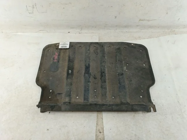 Пыльник двигателя V98W MITSUBISHI PAJERO III / MONTERO III V6 / V7 2000-2002, PAJERO III / MONTERO III V6 / V7 2003-2006