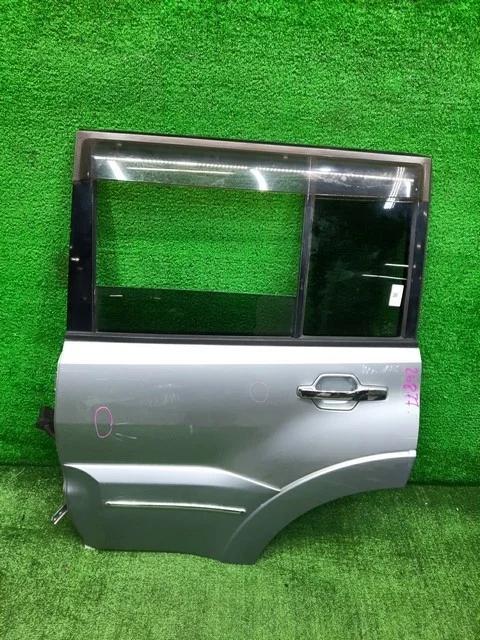 Дверь задняя левая (царапины) V97W MITSUBISHI PAJERO IV / MONTERO IV V8 / V9 2006-2011, PAJERO IV / MONTERO IV V8 / V9 2011-2014