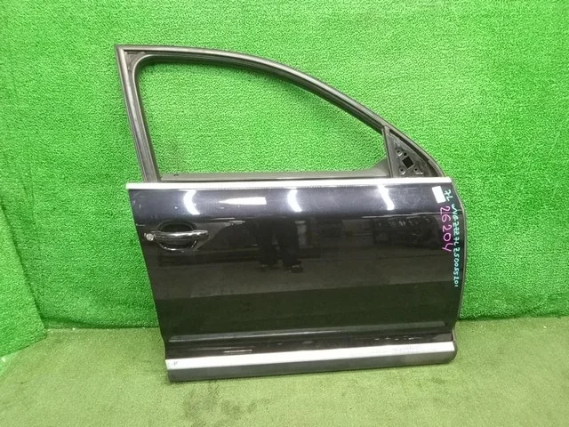 Дверь передняя правая (царапины) 7L VOLKSWAGEN TOUAREG I 7LA / 7L6 / 7L7 2002-2007, TOUAREG I 7LA / 7L6 / 7L7 2007-2010