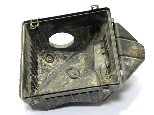 Корпус фильтра воздушного нижняя часть MITSUBISHI PAJERO SPORT I / MONTERO SPORT I K9 2005-2008, PAJERO SPORT I / MONTERO SPORT I K9 2000-2004