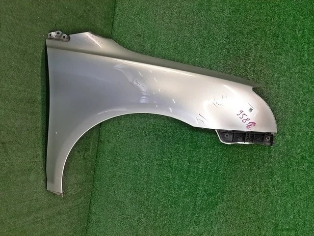 Крыло переднее правое (царапины) AZT250 TOYOTA AVENSIS T250 2006-2008
