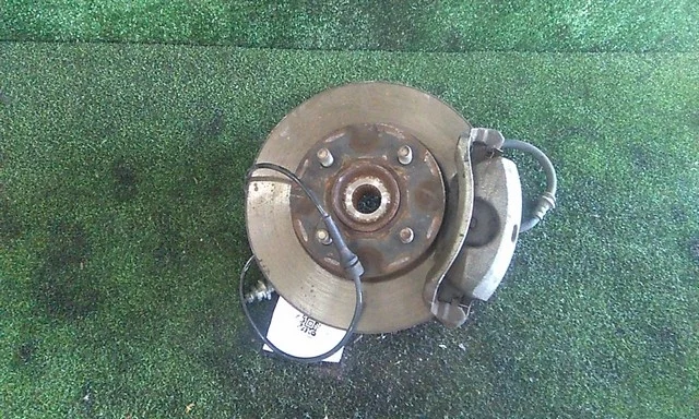 Кулак поворотный правый E11 NISSAN NOTE E11 2005-2008, NOTE E11 2008-2012, CUBE II Z11 2002-2005, CUBE II Z11 2005-2006, CUBE II Z11 2007-2008