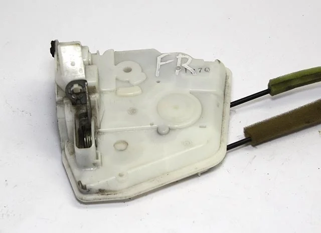 Замок двери передней правой MAZDA MAZDA 3 BL 2008-2011, MAZDA 3 BL 2011-2013