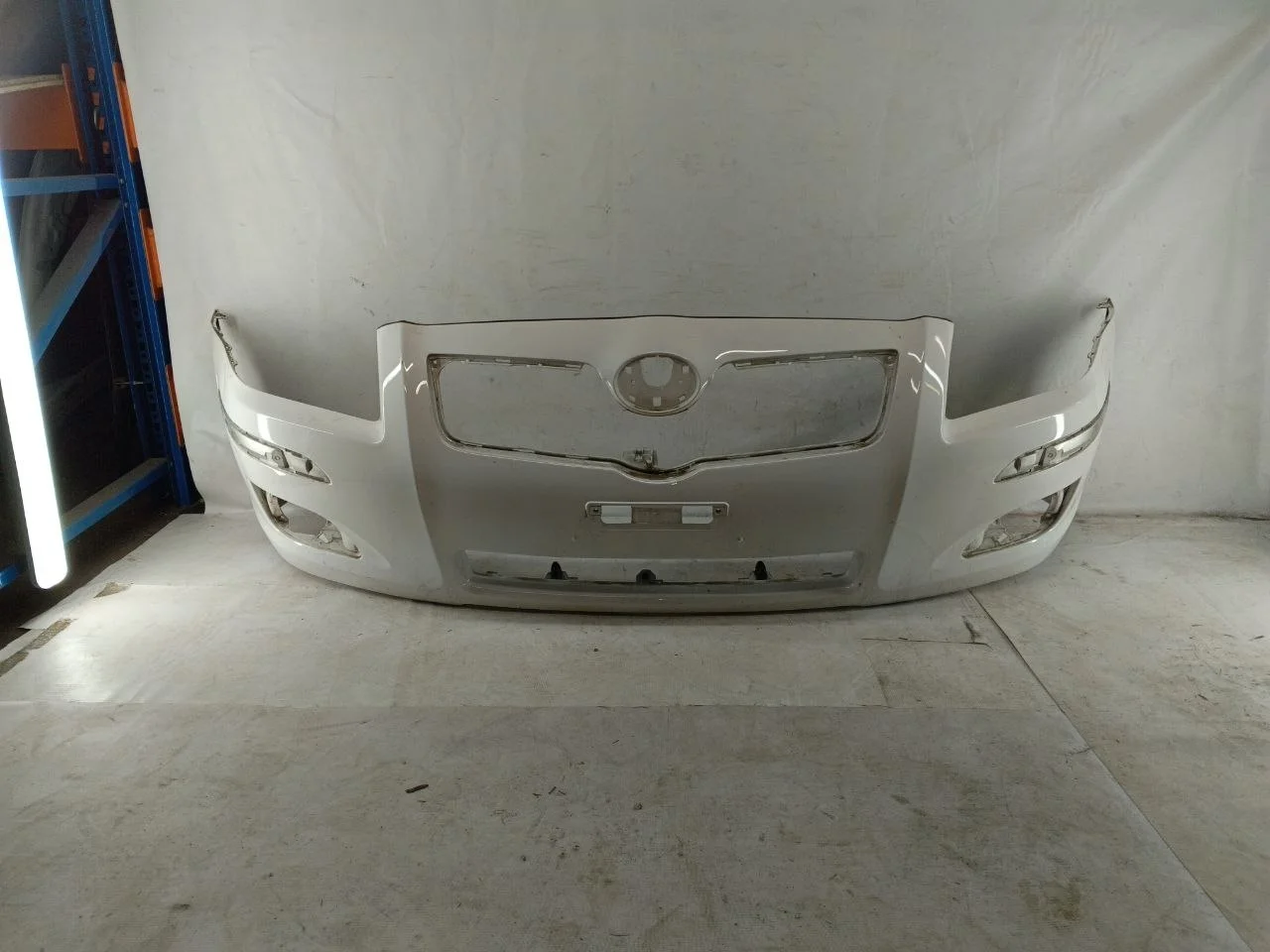 Бампер передний AZT251 TOYOTA AVENSIS T250 2006-2008