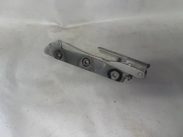Петля крышки багажника правая J32 NISSAN TEANA J32 2008-2012, TEANA J32 2011-2014