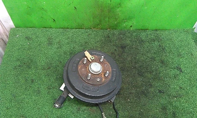 Кулак задний левый BJ5W MAZDA 323 BJ 1998-2003, FAMILIA BJ 1998-2000, FAMILIA BJ 2000-2004