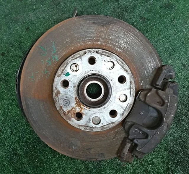 Кулак поворотный правый Mk6 VOLKSWAGEN TOURAN II 1T3 2010-2015, JETTA V 1K2 / 1K5 2005-2011, GOLF VI 5K1 / AJ5 2009-2013, CADDY III 2K / 2C 2004-2010