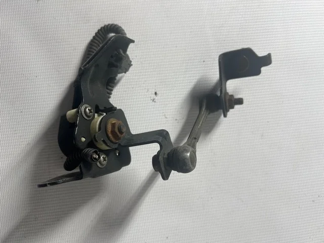 Датчик положения кузова передний CW5W MITSUBISHI OUTLANDER XL CW 2007-2010, OUTLANDER XL CW 2010-2012, LANCER X CY 2007-2010, LANCER X CY 2010-2014