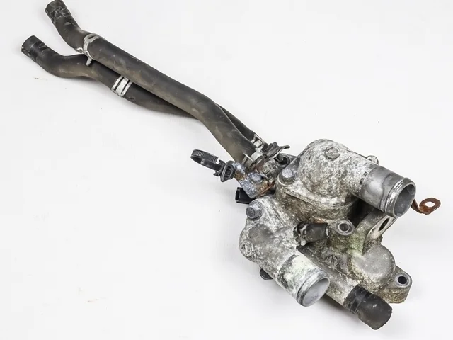 Корпус термостата CW5W MITSUBISHI OUTLANDER XL CW 2007-2010, OUTLANDER XL CW 2010-2012, LANCER X CY 2007-2010, LANCER X CY 2010-2014