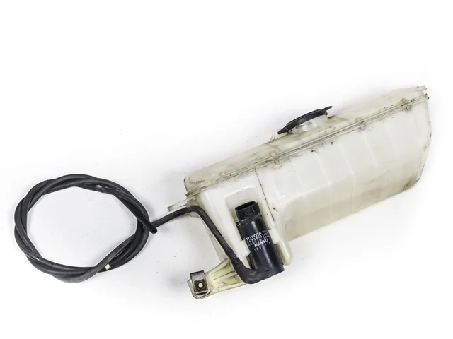 Бачок омывателя UCF30 TOYOTA CELSIOR F20 1997-2000, CELSIOR F30 2000-2003