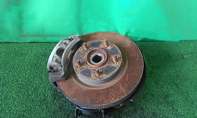 Кулак поворотный левый F15 NISSAN JUKE YF15 2014-2019, LEAF ZE0 2010-2017, JUKE YF15 2010-2014, SENTRA VII B17 2014-2017