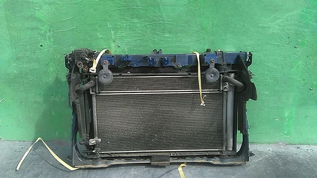 Суппорт радиатора ZVW30 TOYOTA PRIUS XW30 2009-2011