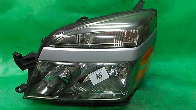 Фара левая (хорошее состояние) AZR60 TOYOTA VOXY R60 2001-2004