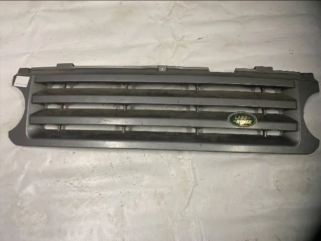 Решетка радиатора (сломано крепление) LAND ROVER RANGE ROVER III L322 2005-2009