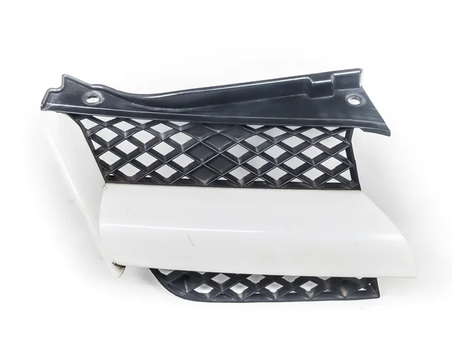 Решетка радиатора правая CU5W MITSUBISHI OUTLANDER CU 2003-2007, AIRTREK CU 2001-2005