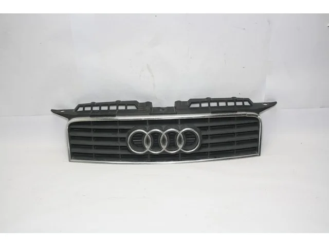 Решетка радиатора (дефект хрома на решетке) AUDI A3 8P 2004-2008