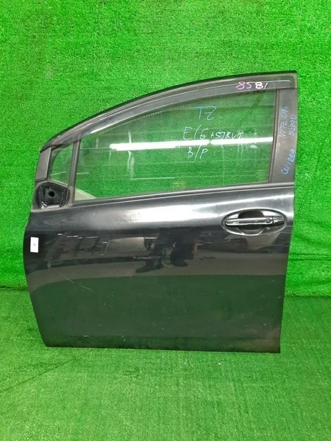 Дверь передняя левая (потерта) KSP90 TOYOTA VITZ XP90 2005-2007, YARIS XP90 2005-2009, VITZ XP90 2007-2010, YARIS XP90 2009-2010