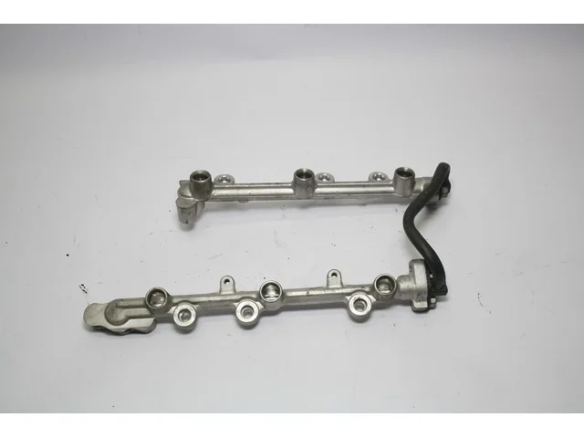 Рампа топливная левая+правая V65W MITSUBISHI PAJERO III / MONTERO III V6 / V7 2000-2002, PAJERO III / MONTERO III V6 / V7 2003-2006